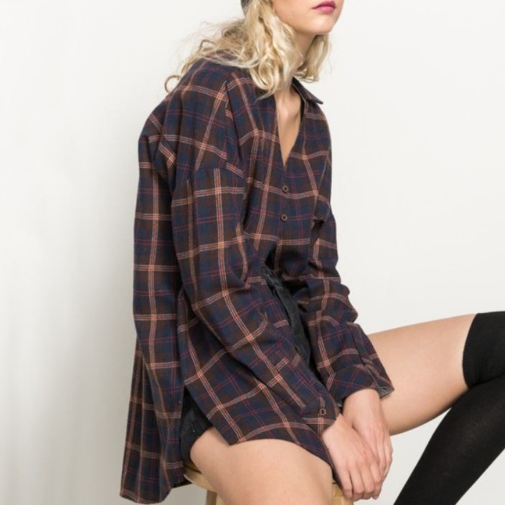 Oversized V Neck Plaid Flannel with Pocket